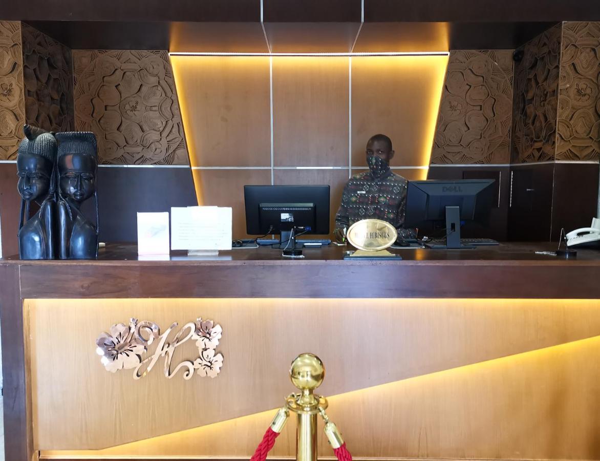 Hotel Hibiscus Louis リーブルヴィル エクステリア 写真