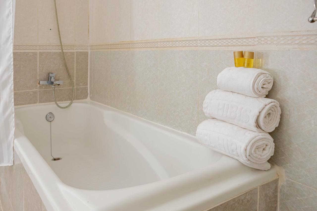 Hotel Hibiscus Louis リーブルヴィル エクステリア 写真