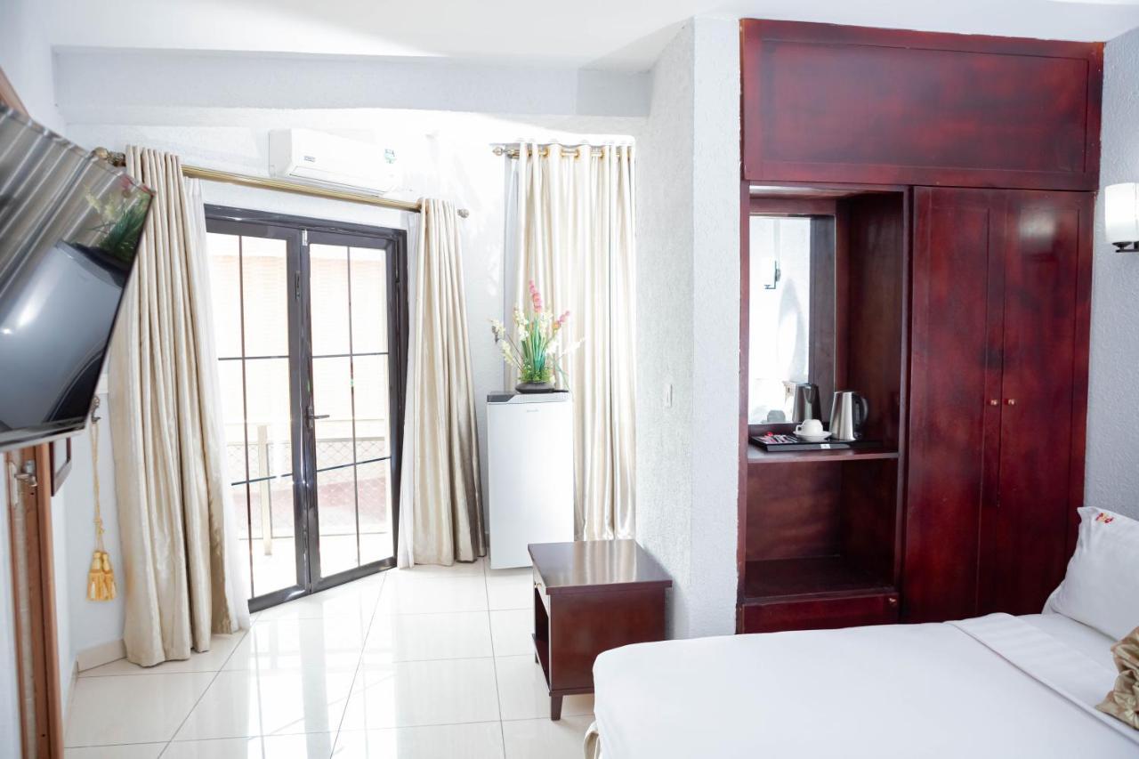 Hotel Hibiscus Louis リーブルヴィル エクステリア 写真