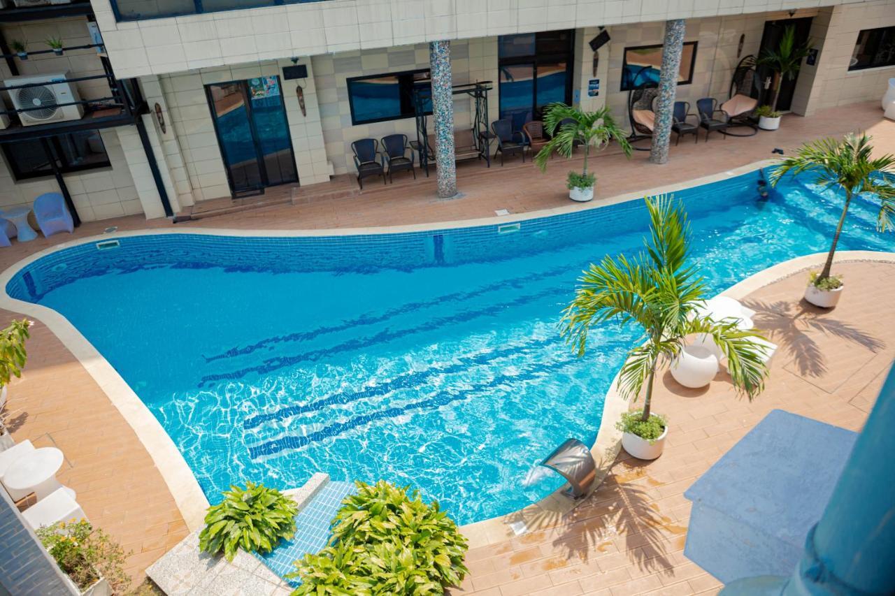 Hotel Hibiscus Louis リーブルヴィル エクステリア 写真