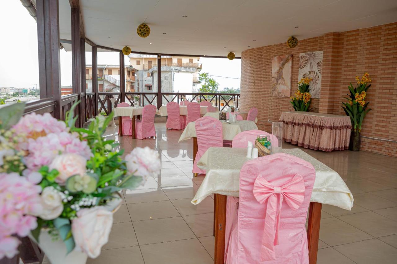 Hotel Hibiscus Louis リーブルヴィル エクステリア 写真