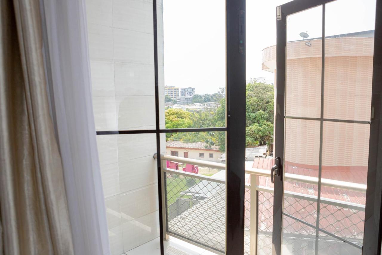 Hotel Hibiscus Louis リーブルヴィル エクステリア 写真