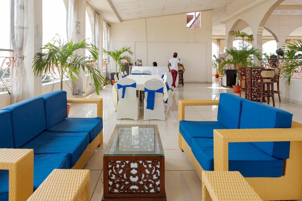 Hotel Hibiscus Louis リーブルヴィル エクステリア 写真